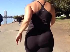 Candid - plump asian nutbooty in yogapants