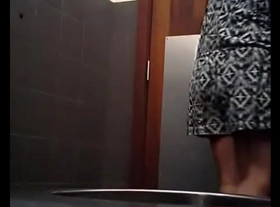 C�mera escondida banheiro feminino del�cia